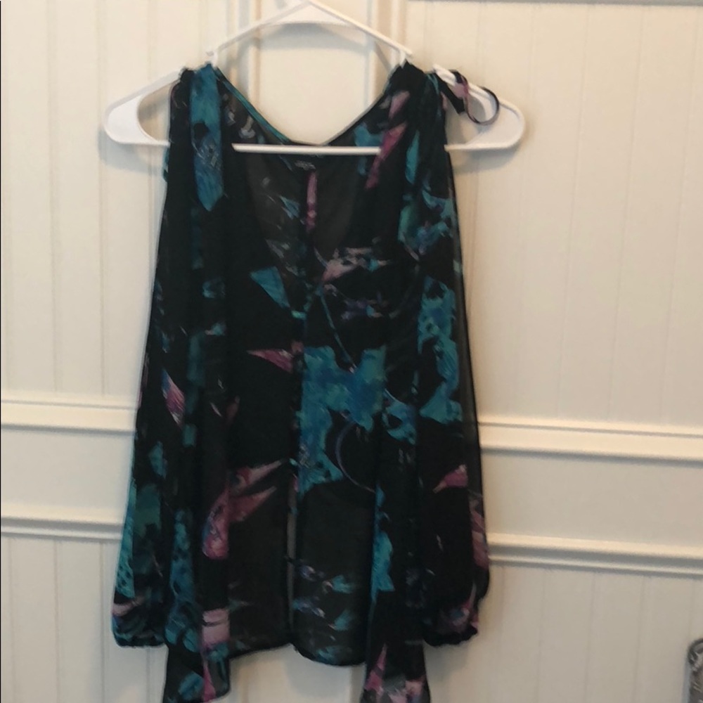Moving sale! NWOT Bebe blouse